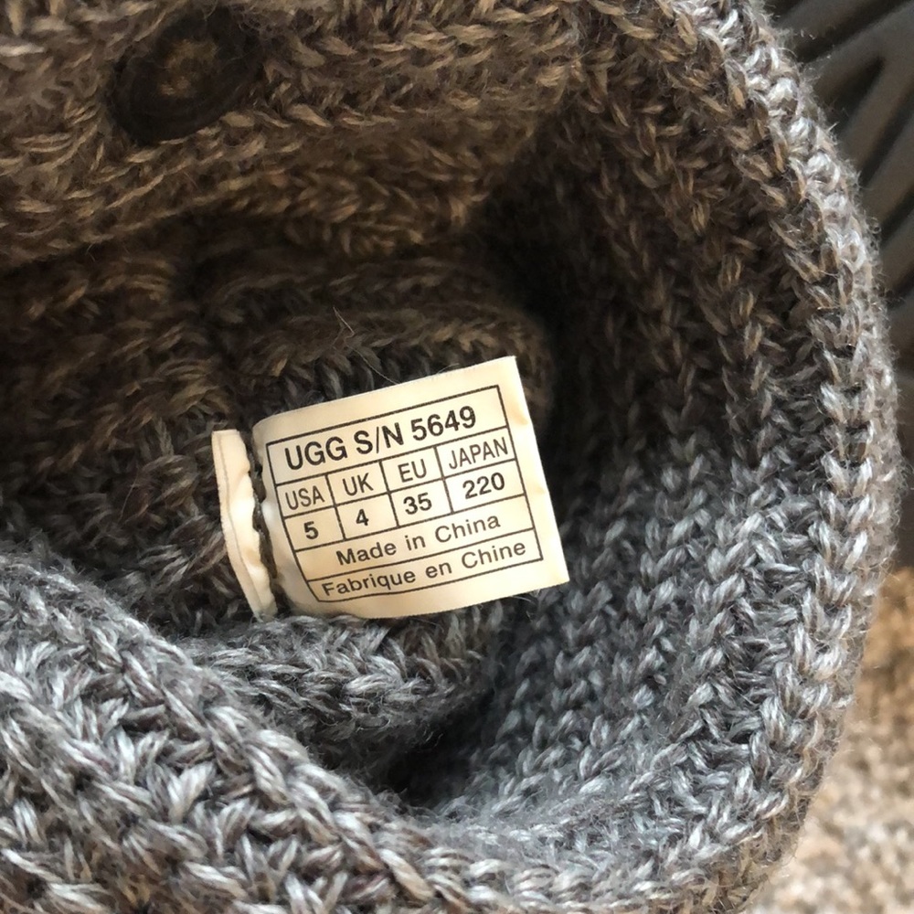 *SOLD* Grey Ugg Cardy Knit Boots - Picture 9 of 9